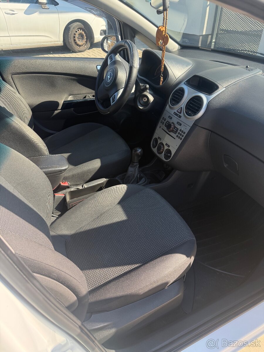 Opel CORSA - 10