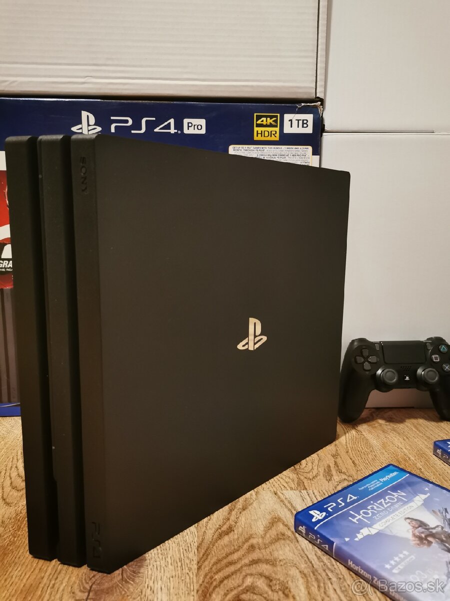 PS4 PRO 1TB - 10