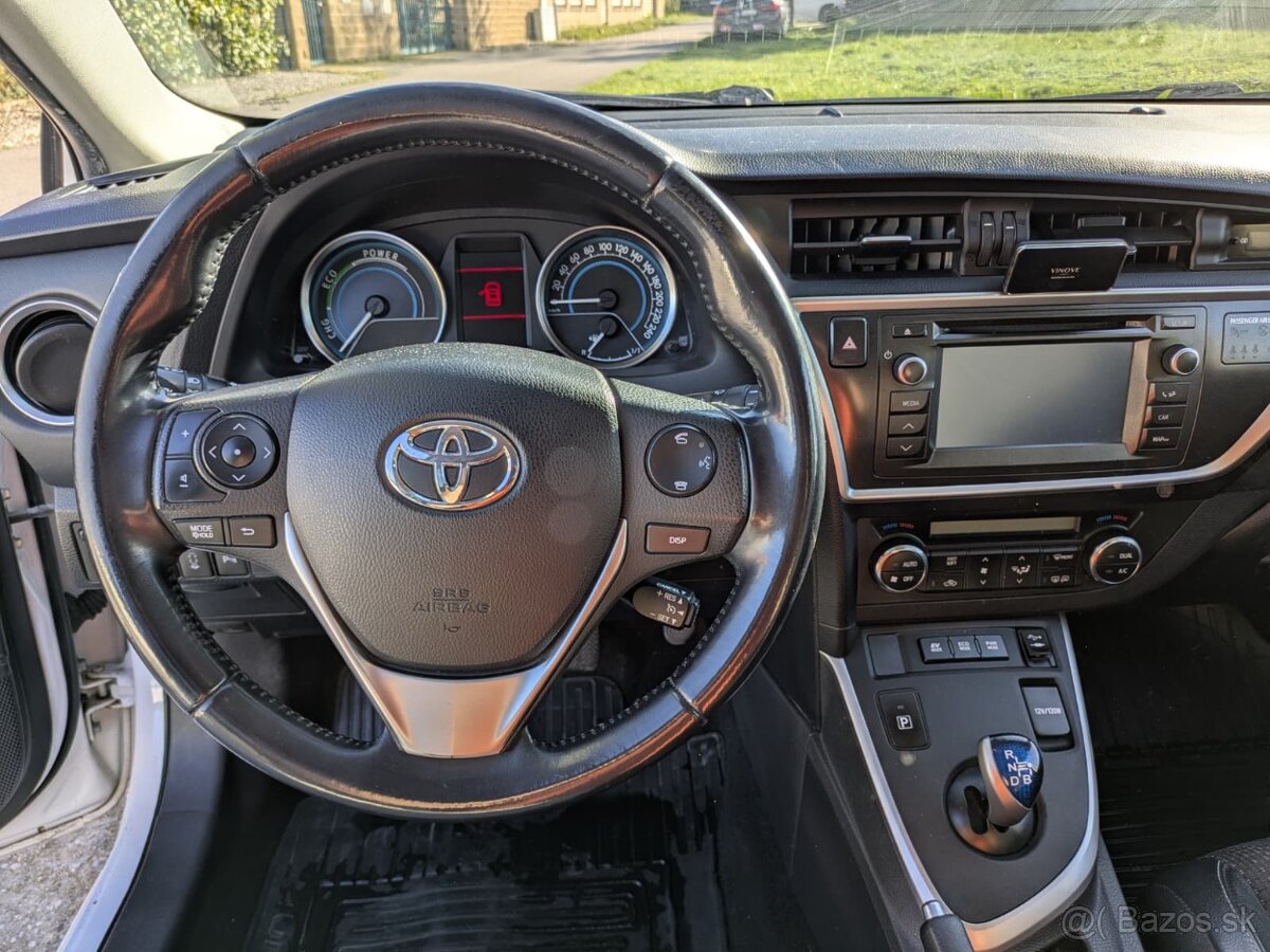 Toyota Auris TS 1.8 Hybrid - 10