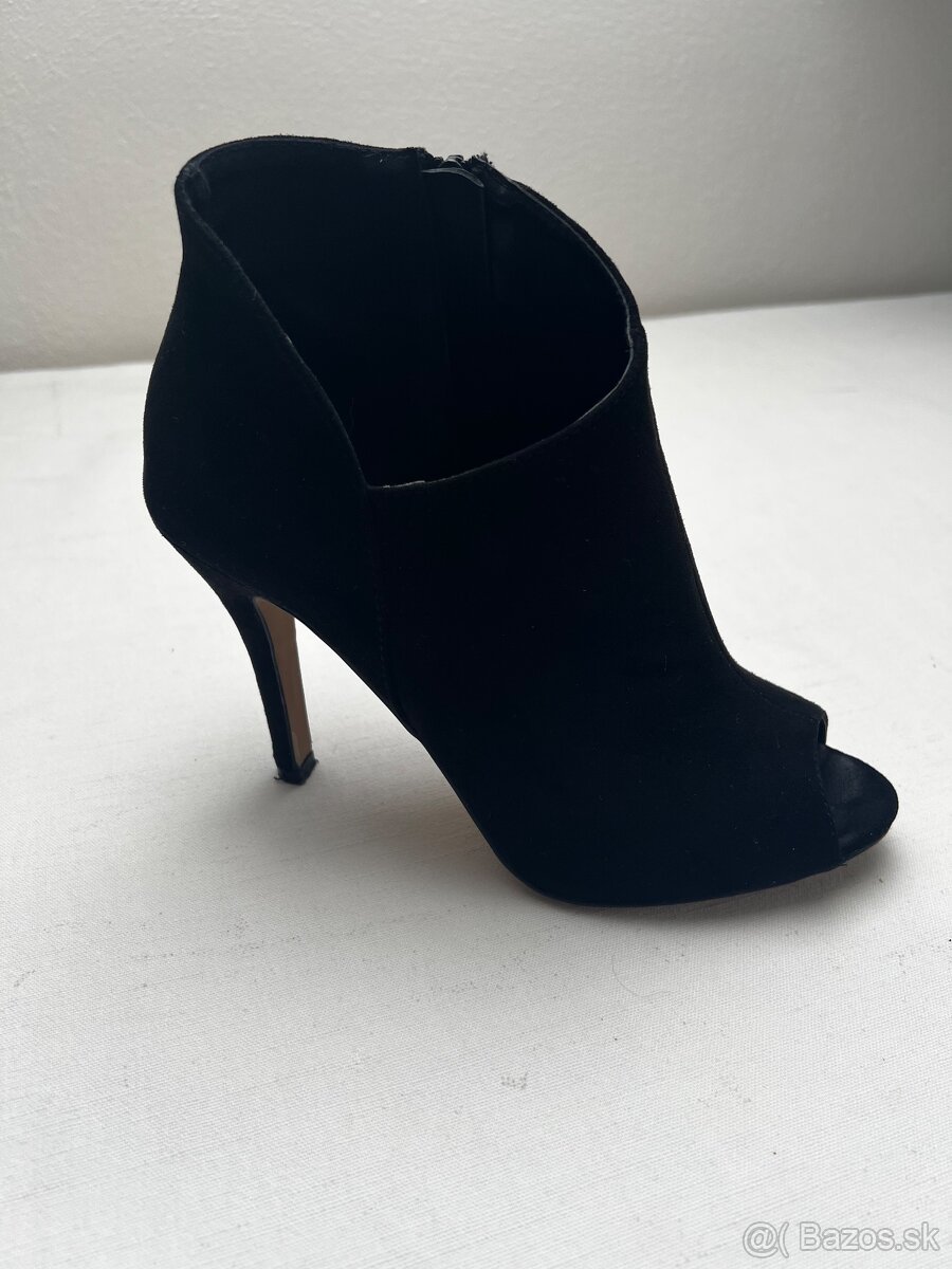 Úpletové šaty Orsay a topánky - 10