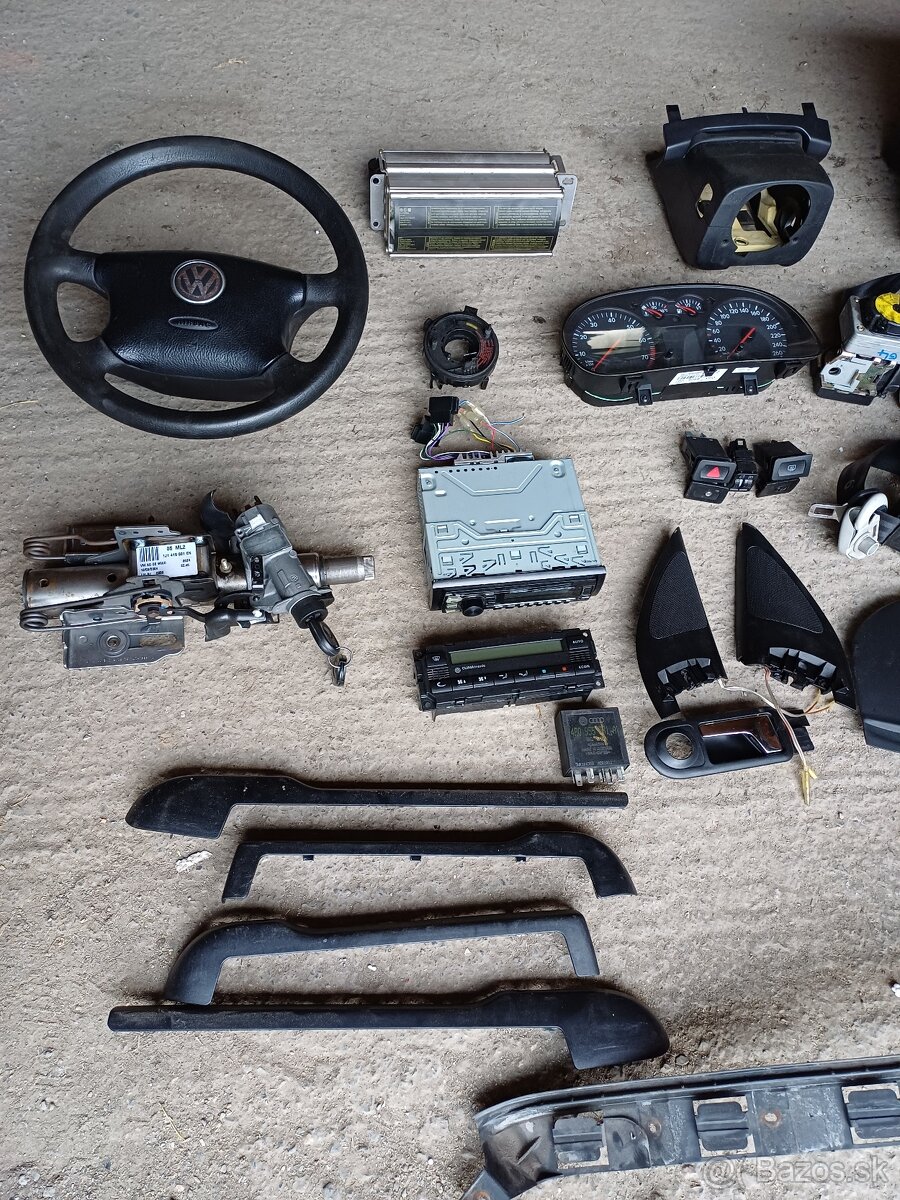 Rozpredám Volkswagen Golf 4 1.6i - 10