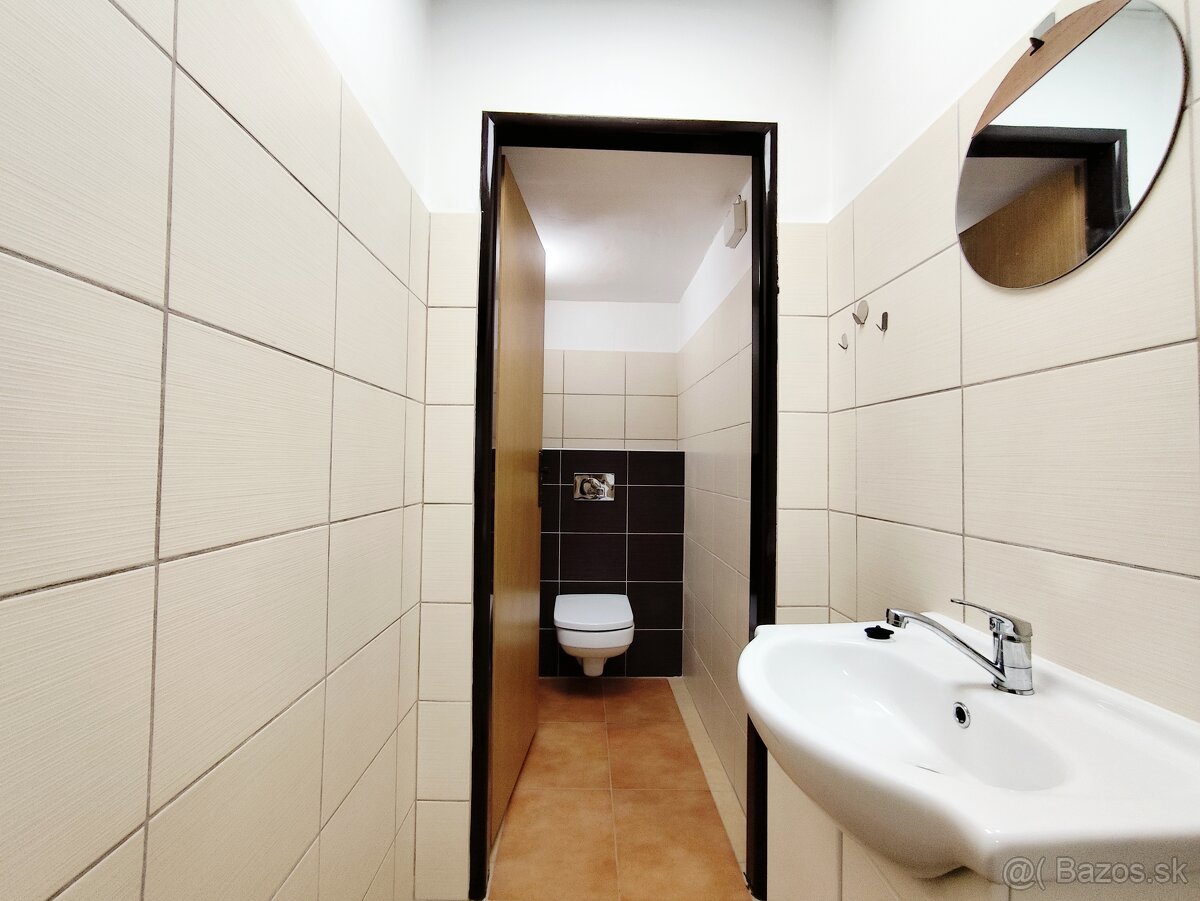 Atraktívne priestory v centre Čadce - 10