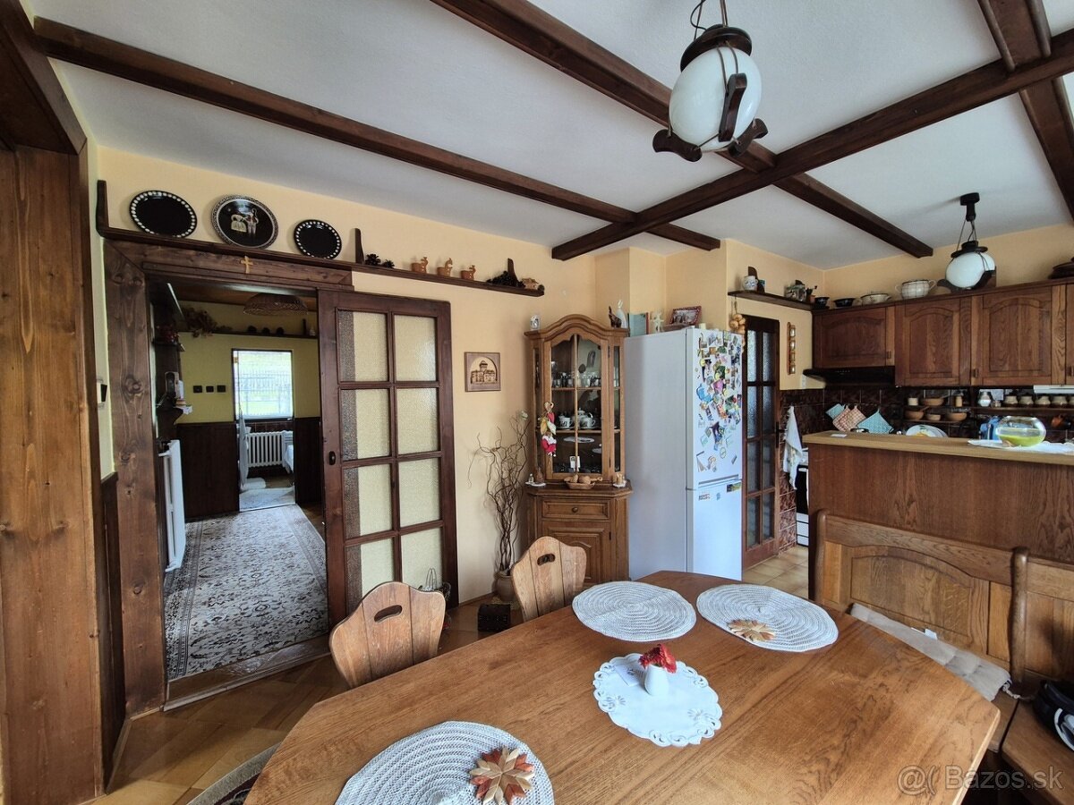 Rodinný dom s veľkou záhradou / 2024 m2 / - Skalité - 10