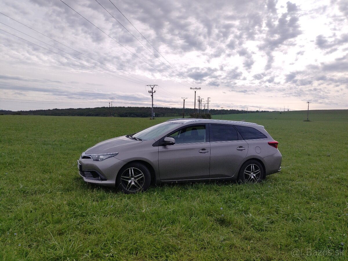 Toyota Auris Sport Touring - 10