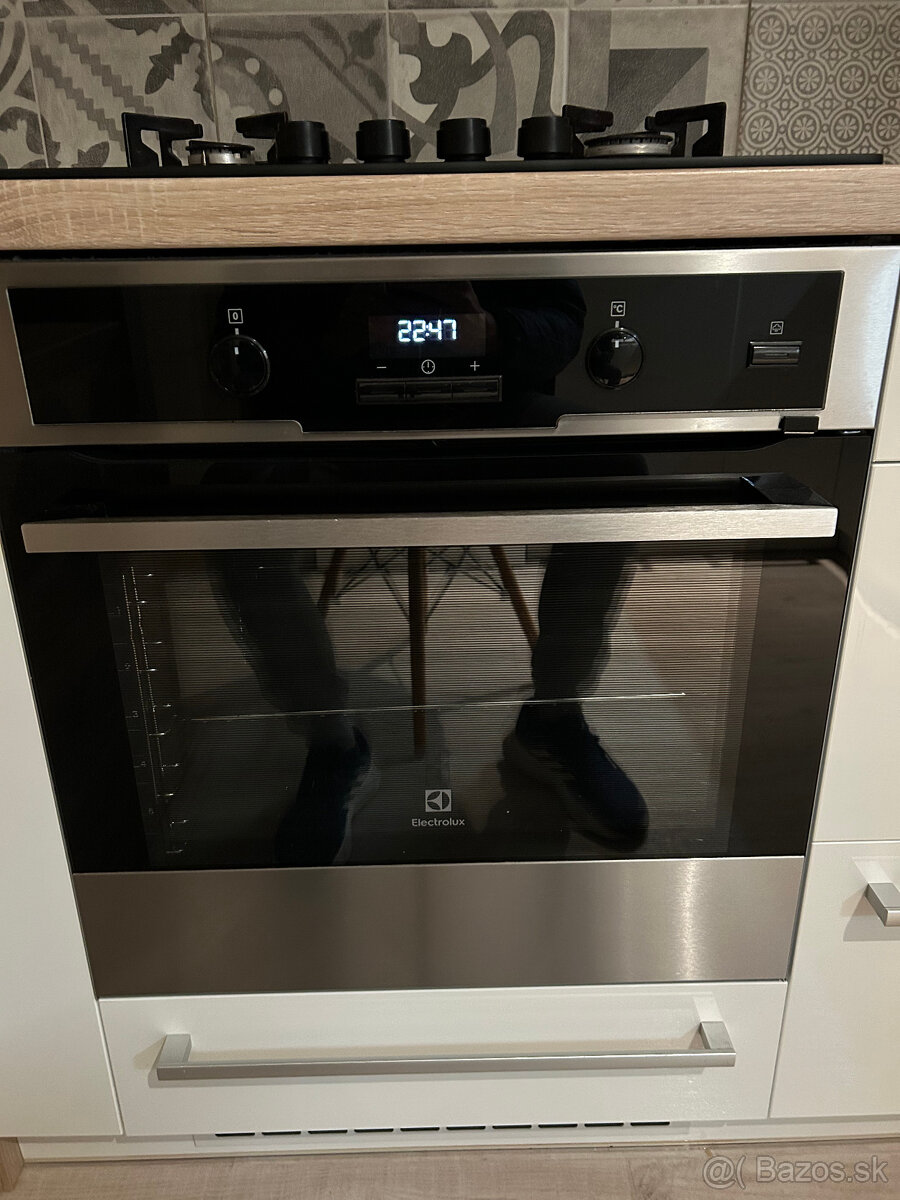 Predám vstavanú kuchyňu (7 rokov, výborný stav) - 10