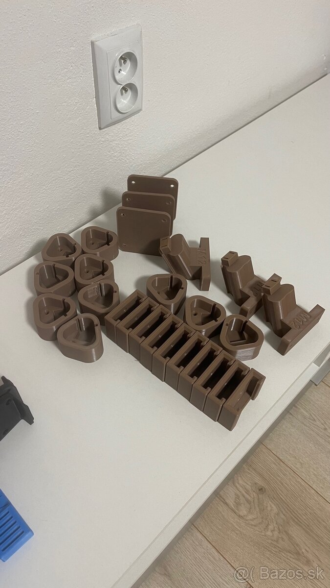 Držiaky AKU náradia/baterií - 10