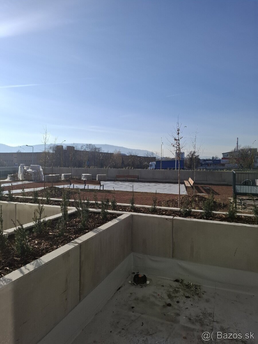 Výborná lokalita-Central - OBCHODNÉ PRIESTORY NA PRENÁJOM - 10