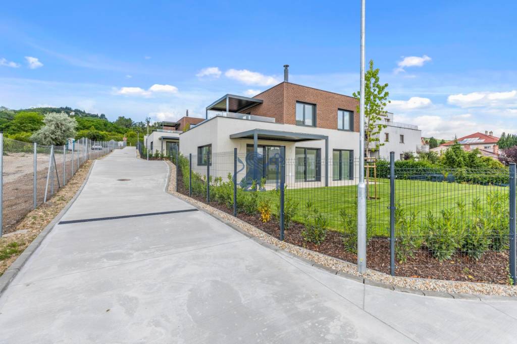 SKOLAUDOVANÉ Predaj vily v projekte "Račianska perla" BA - 10