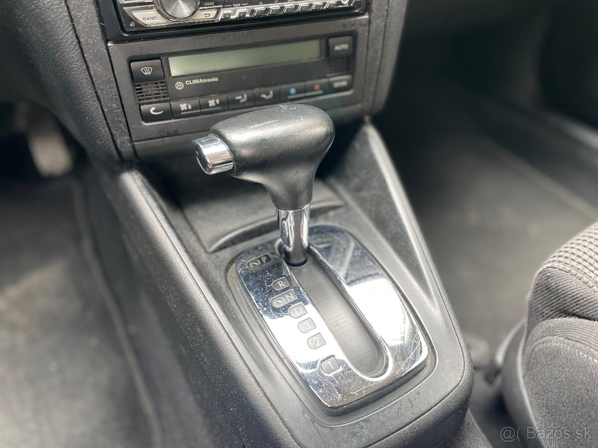 VW Golf 4 2.3 V5, AUTOMAT, nová STK a EK - 10