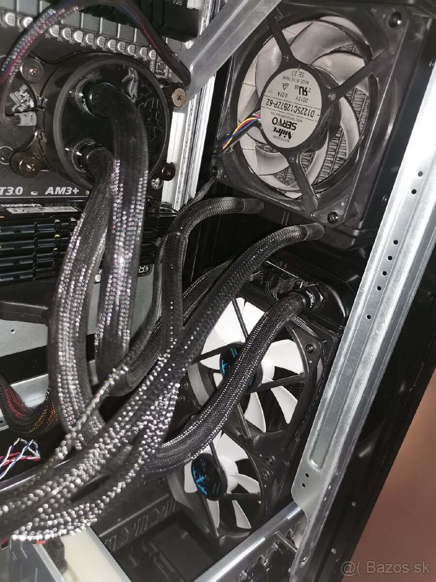 Predám straší počítač - nefunkčný - 10