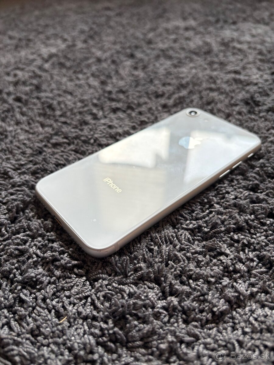 iPhone 8 - 100% batéria - 10