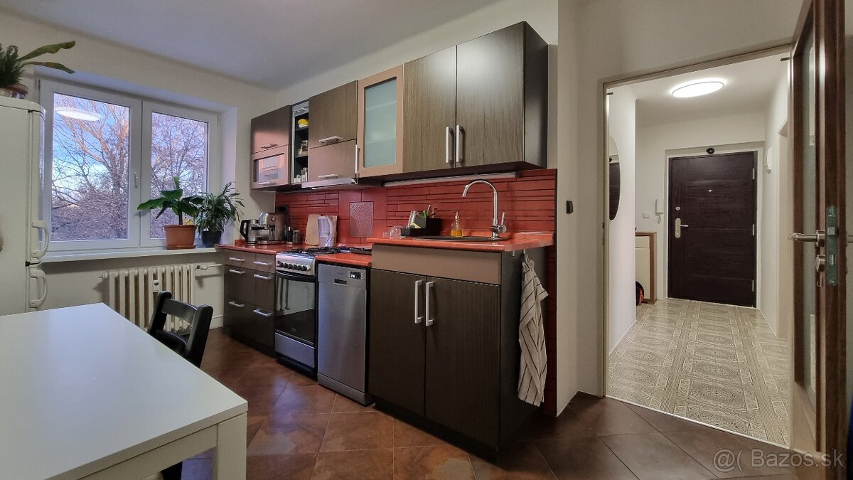 Slnečný 2 izb. byt v centre Trnavy - 59m2 - 10