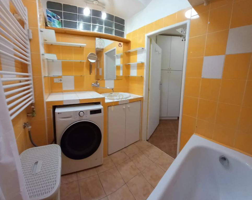 Veľký 2-izb.byt na ul. Ružová dolina, Ružinov, tehlový dom - 10