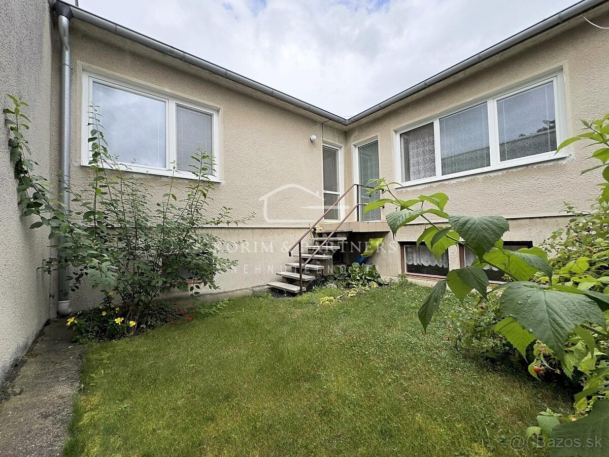 Zaujímavý rodinný dom s menším átriovým dvorom, Komárno - 10