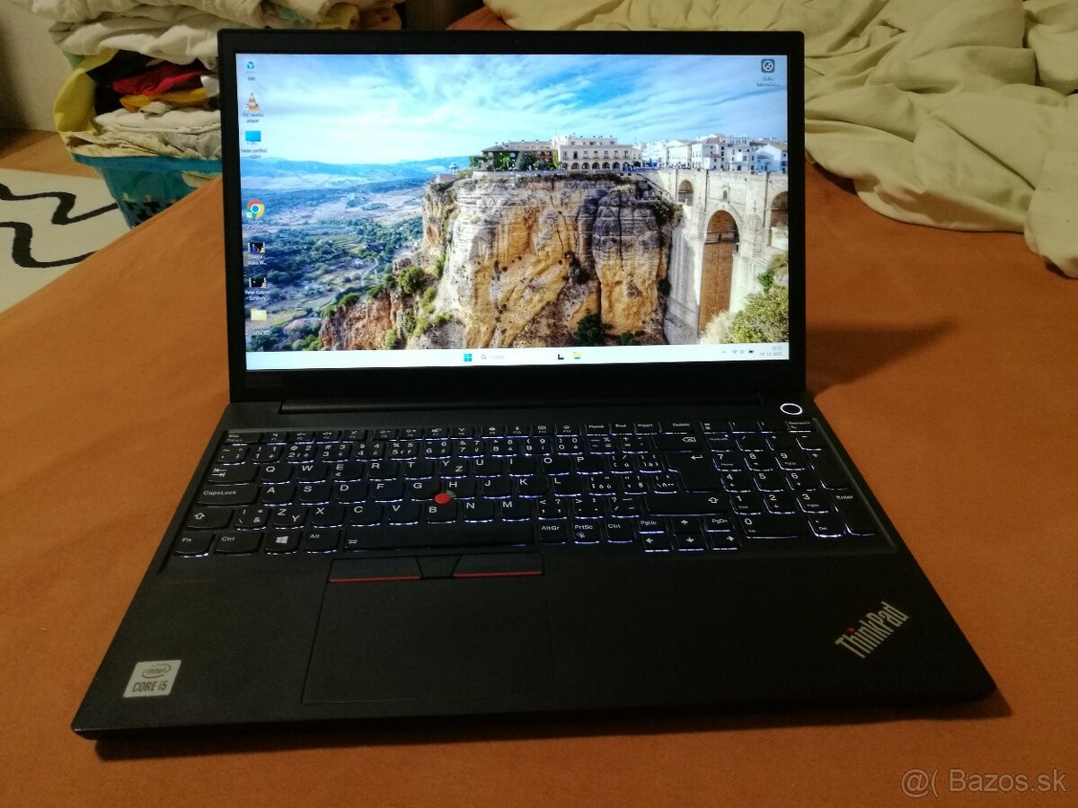 Lenovo E15. i5-10210U. 15,6 FHD. 16 GB. NVMe 512 GB. - 10