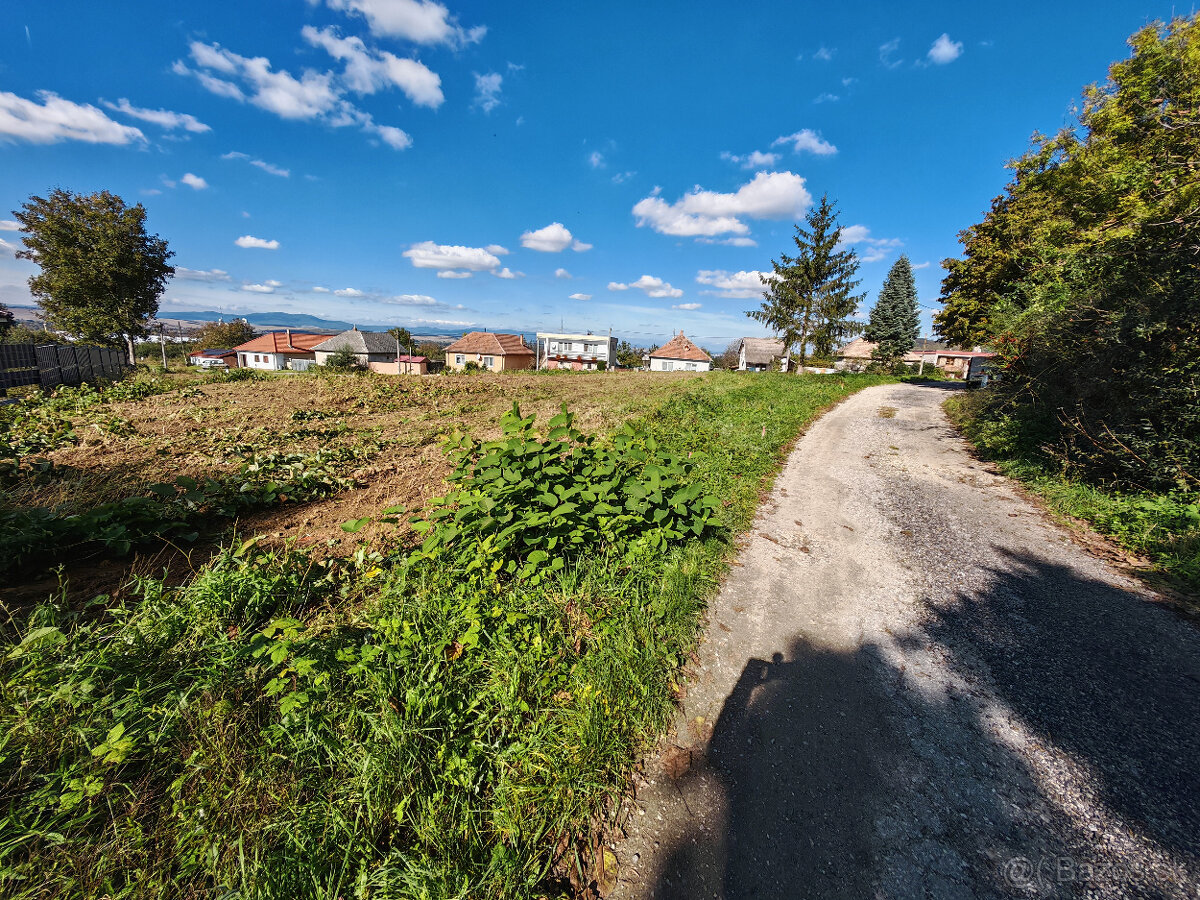 POZEMOK č. 2, 920 m2, Stavebné povolenie, Súlovce ,okr. TO - 10