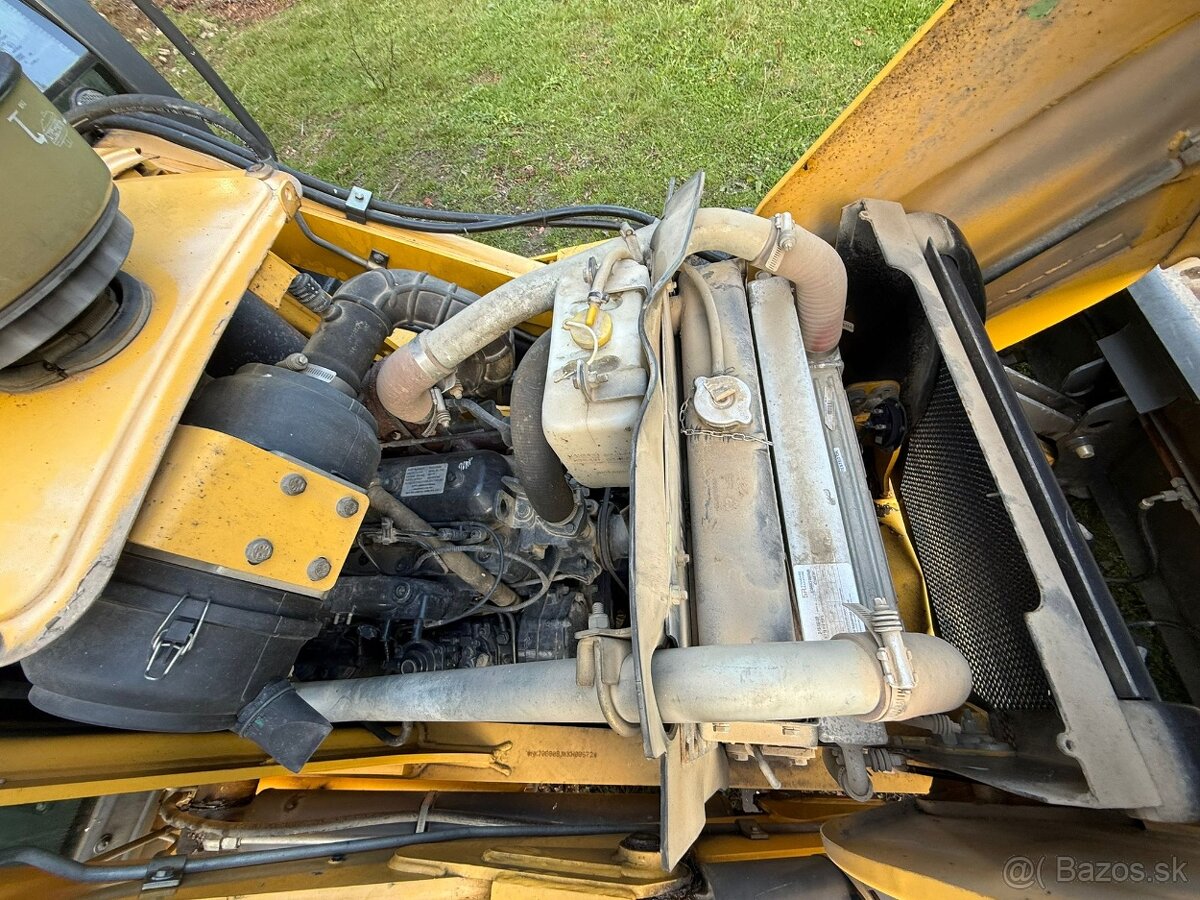 Bager , New Holland B80B - 10