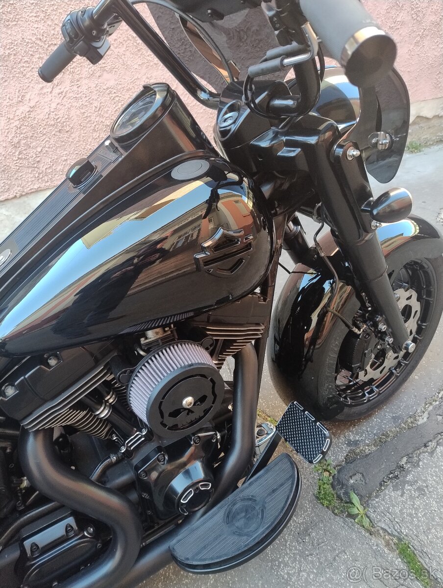 HARLEY DAVIDSON ROAD KING FLHR CUSTOM SPECIAL - 10