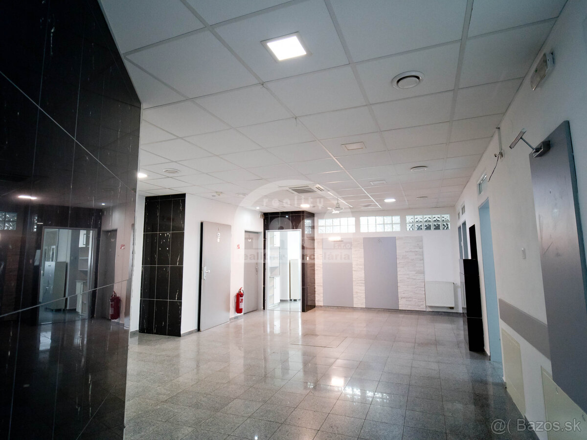 Komerčná budova v širšom centre mesta Vranov nad Topľou - 10