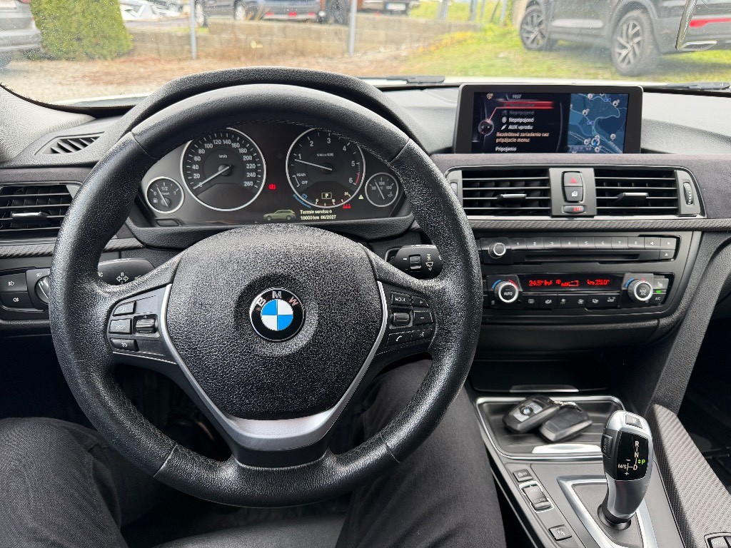 BMW Rad 3 Touring 320d xDrive A/T - 10