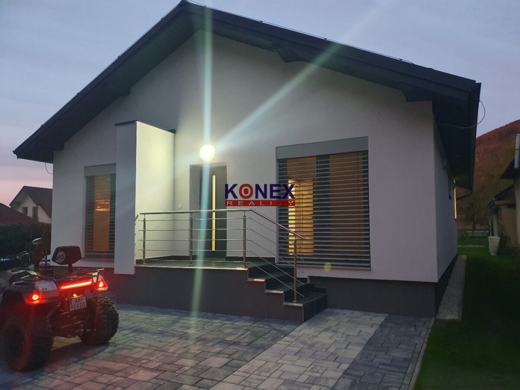 Krásny moderný rodinný dom v obci KAMIENKA pri Humennom - 10