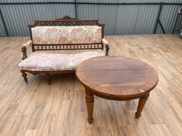 Predám starožitný nabytok . Sofa a stolík - 10