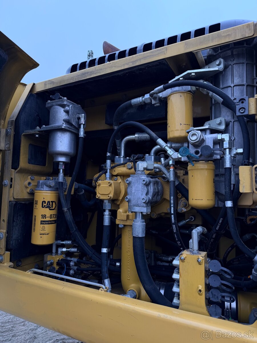 Pásové rýpadlo/bager Caterpillar 329D 30t. - 10