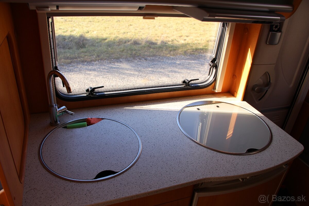 obytny prives Hymer 4 osoby 1200kg - 10