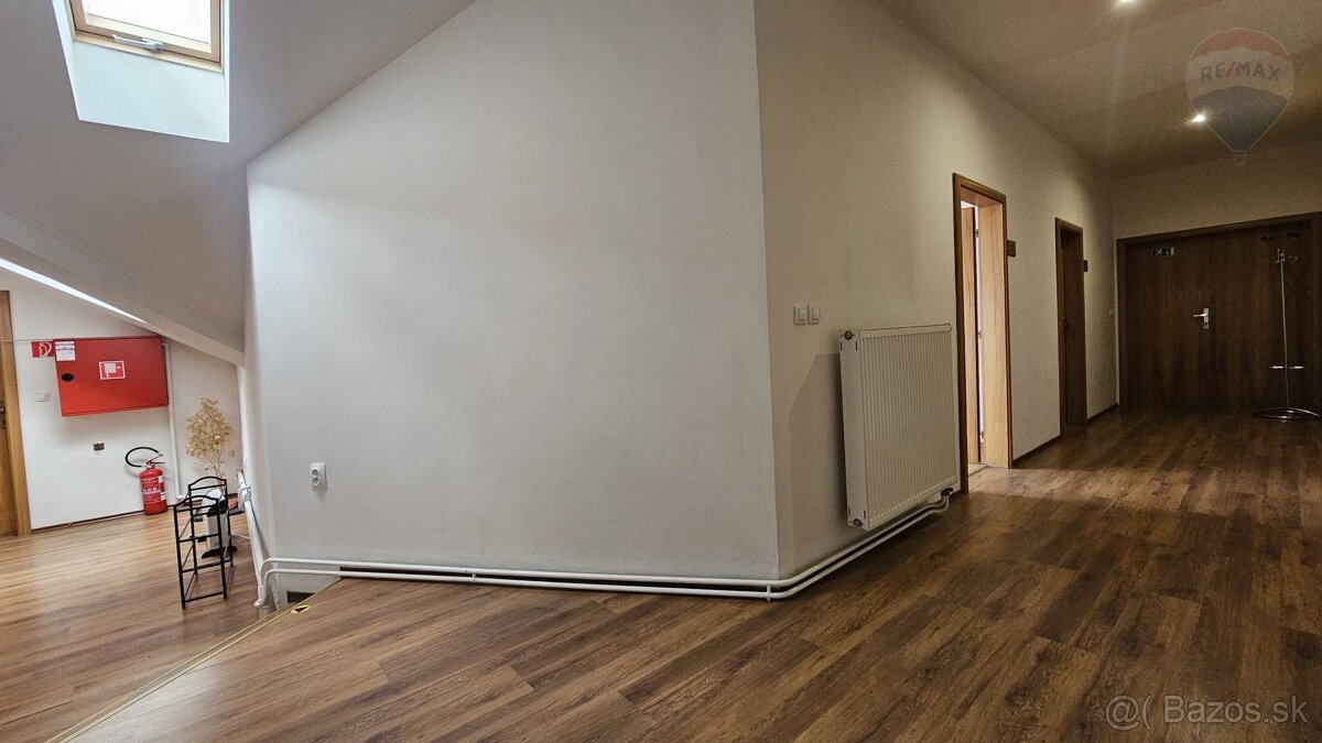 Prenájom troch kancelárií, 87 m², Farská 10, Nitra - 10