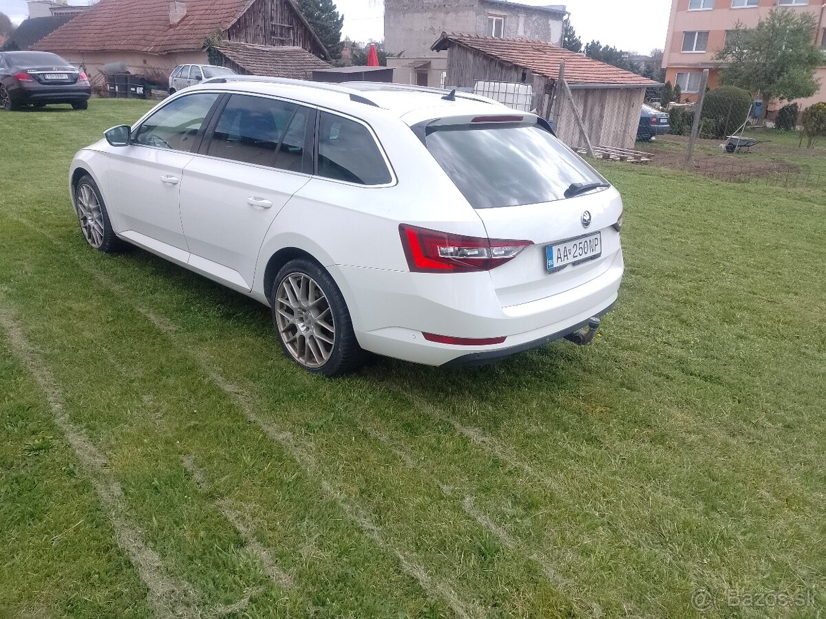 Predám 4x4 Škoda Superb 3 combi ročník 2016 DSG - 10