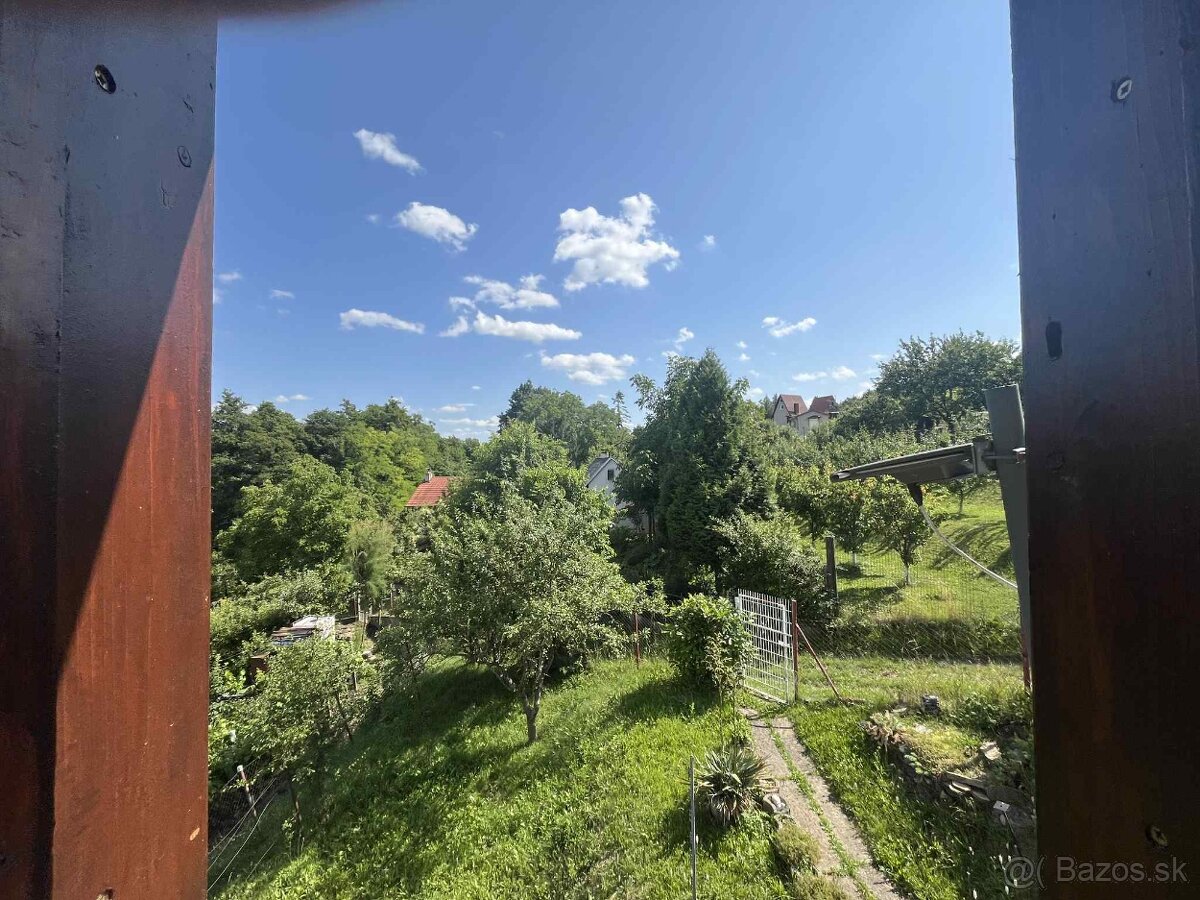 Murovaná chatka so záhradou Darmovise - 10