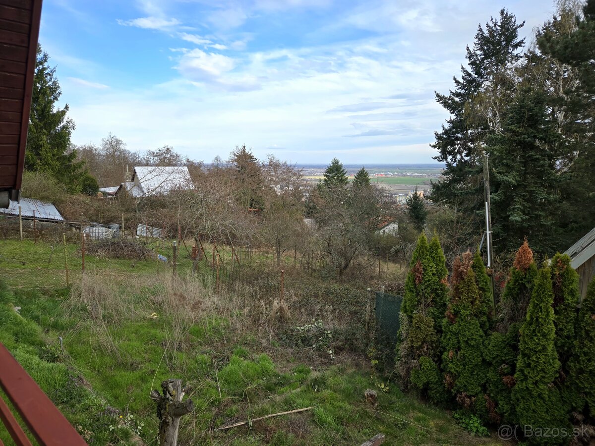 Lukratívny Pozemok 512m² s Murovanou Chatou v Rači pod Lesom - 10