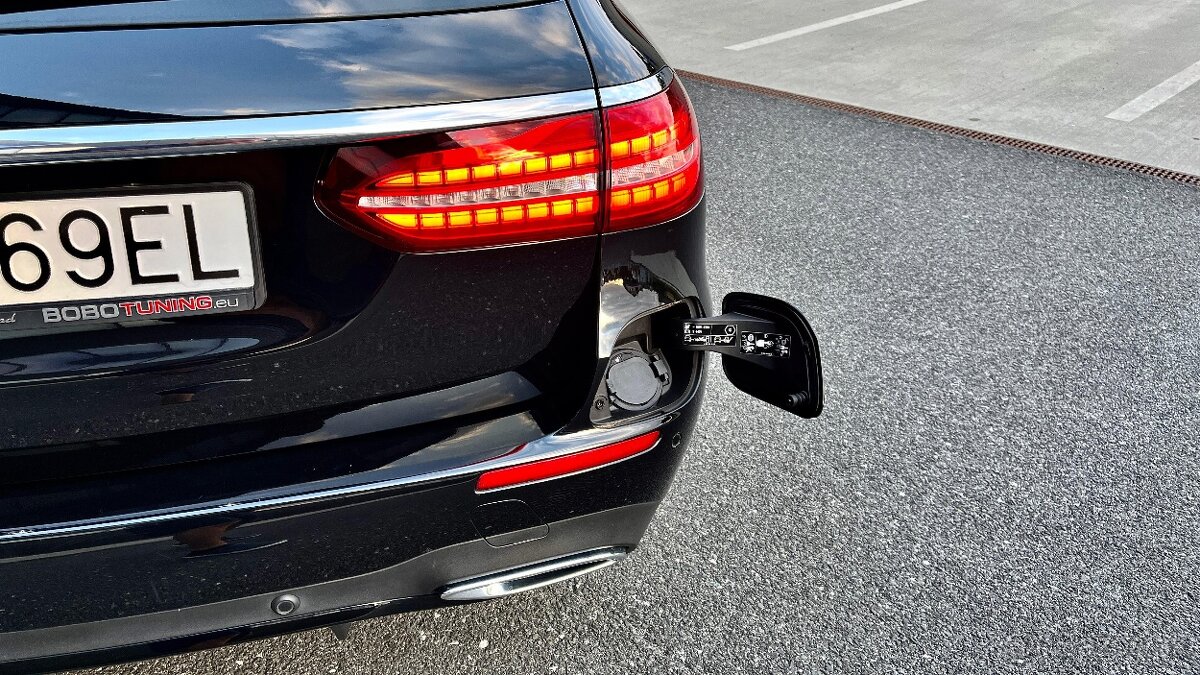 Mercedes-Benz E trieda Kombi 300DE AMG line - 10