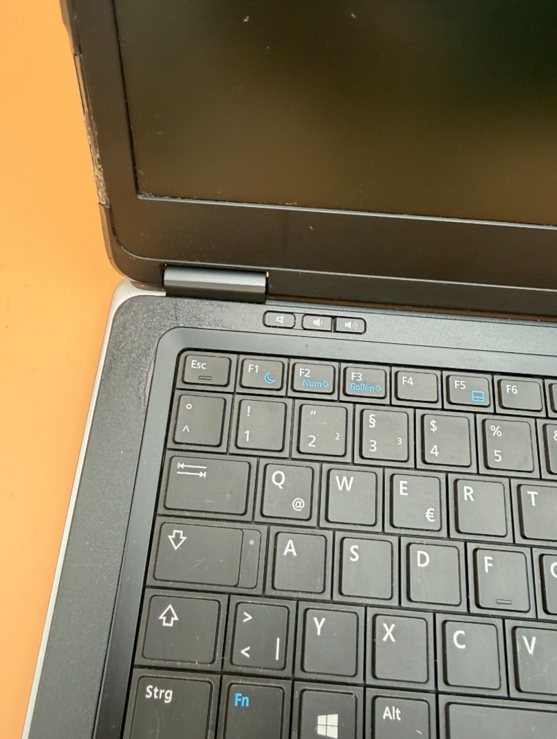 Dell Latitude E7440 / i5 / 8GB RAM / SSD / Win 11 Pro - 10