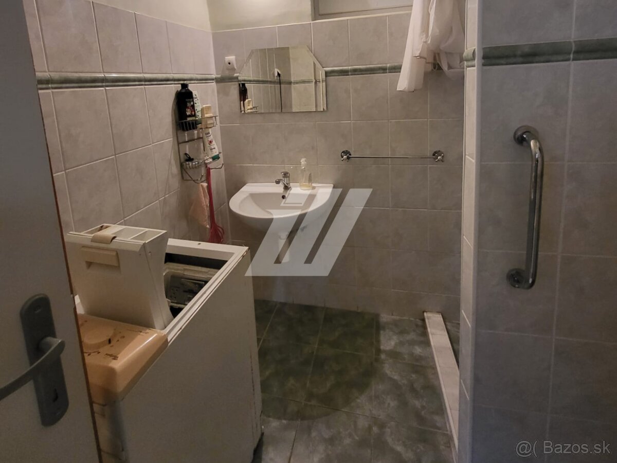 Na predaj: starší rodinný dom v obci Nesvady - 10