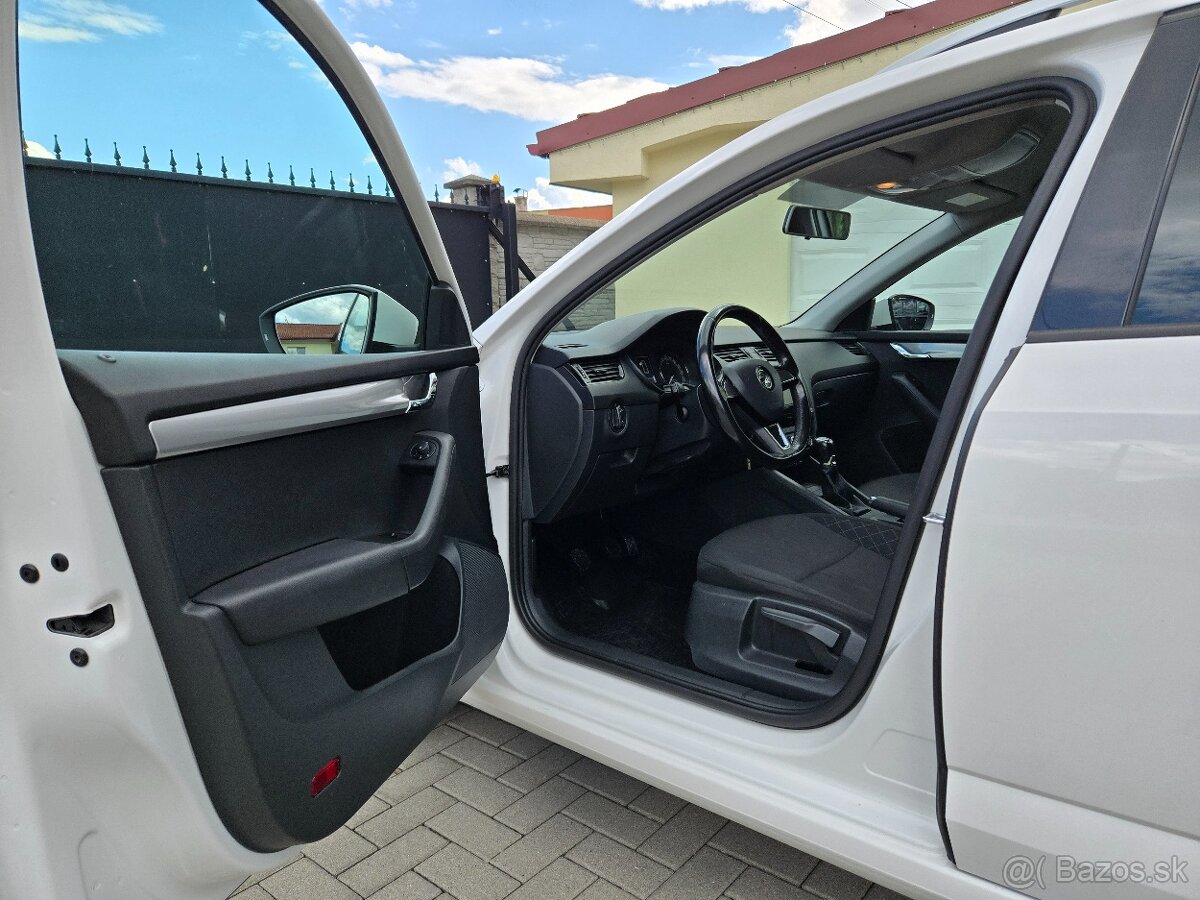 ŠKODA OCTAVIA Combi 2017 - 10