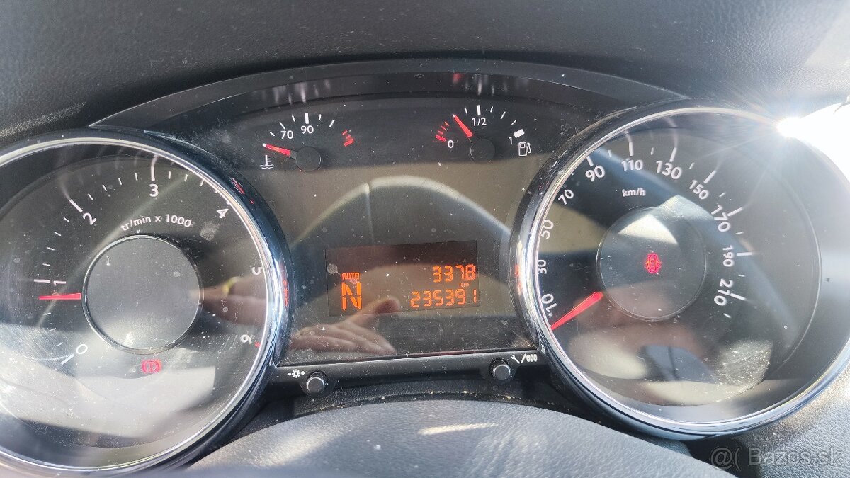 Peugeot 5008 eHDi - 10