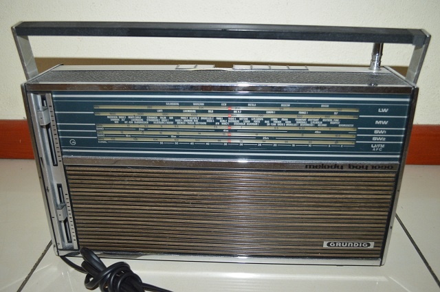 predam stare radio GRUNDIG - 10