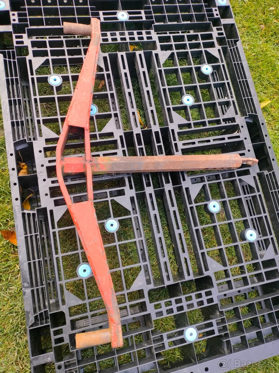 KUHN 280 SHRNOVAČ -- ruzné díly - 10