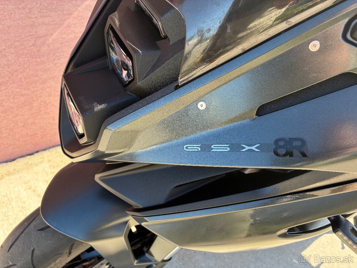 Suzuki GSX8R - 10