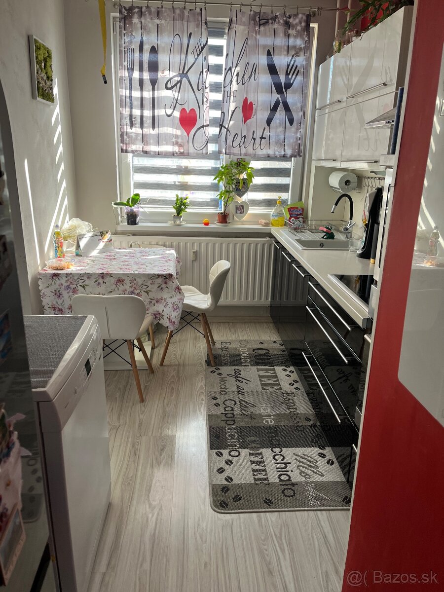 Rezervovaný 3 izbový byt s veľkou loggiou - 10