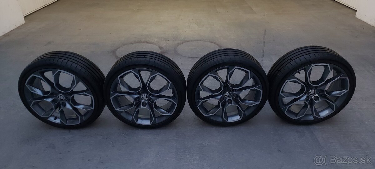 ŠKODA XTREM RS R19 ET51 7.5J 5x112 57.1 225/35
- 10