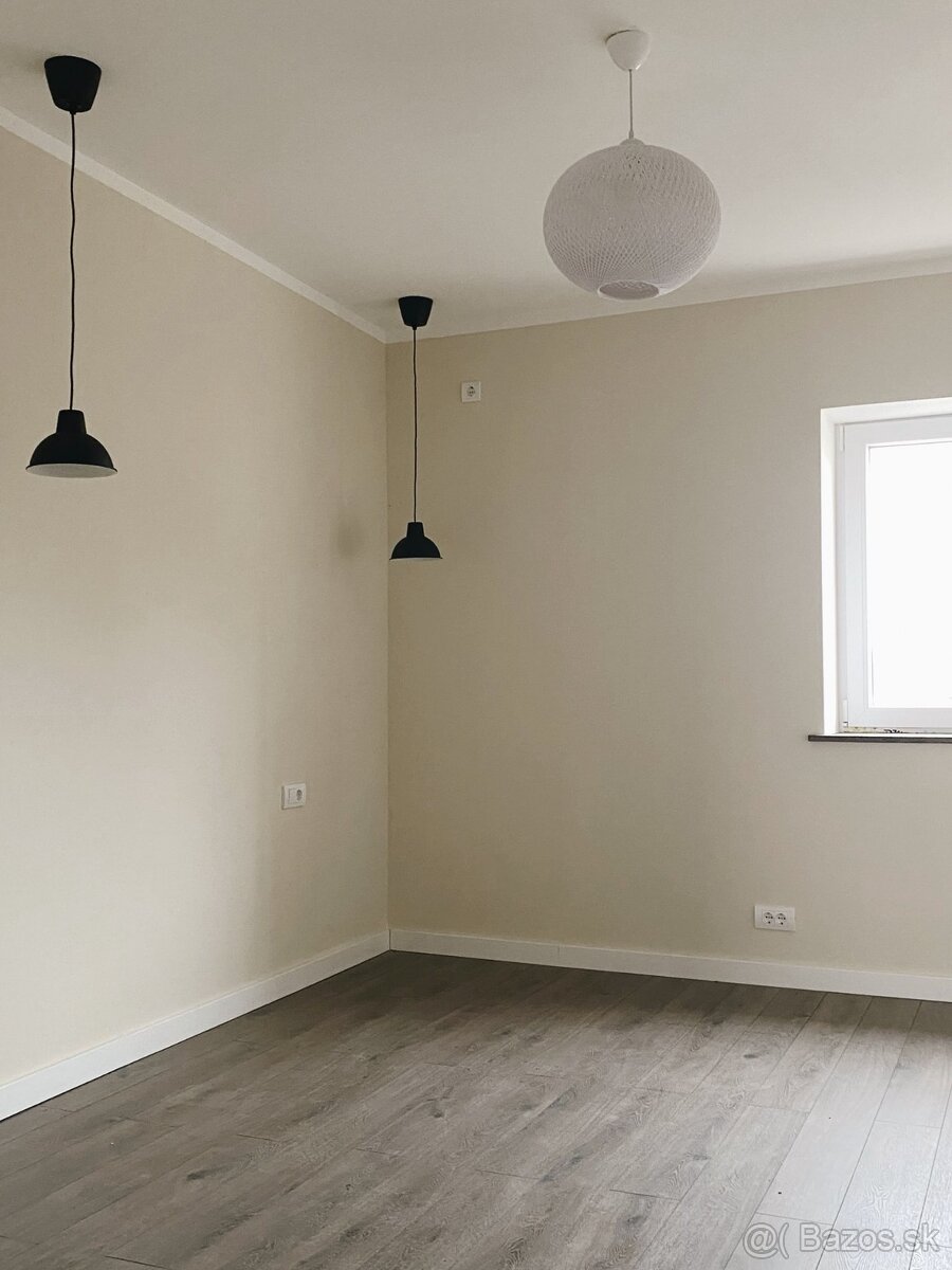 🏡 Novostavba s velkým pozemkem – ideální rodinné bydlení - 10