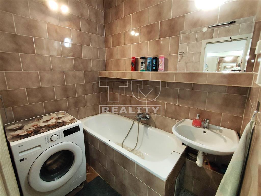 Predaj priestranného slnečného bytu s lodžiou aj... - 10