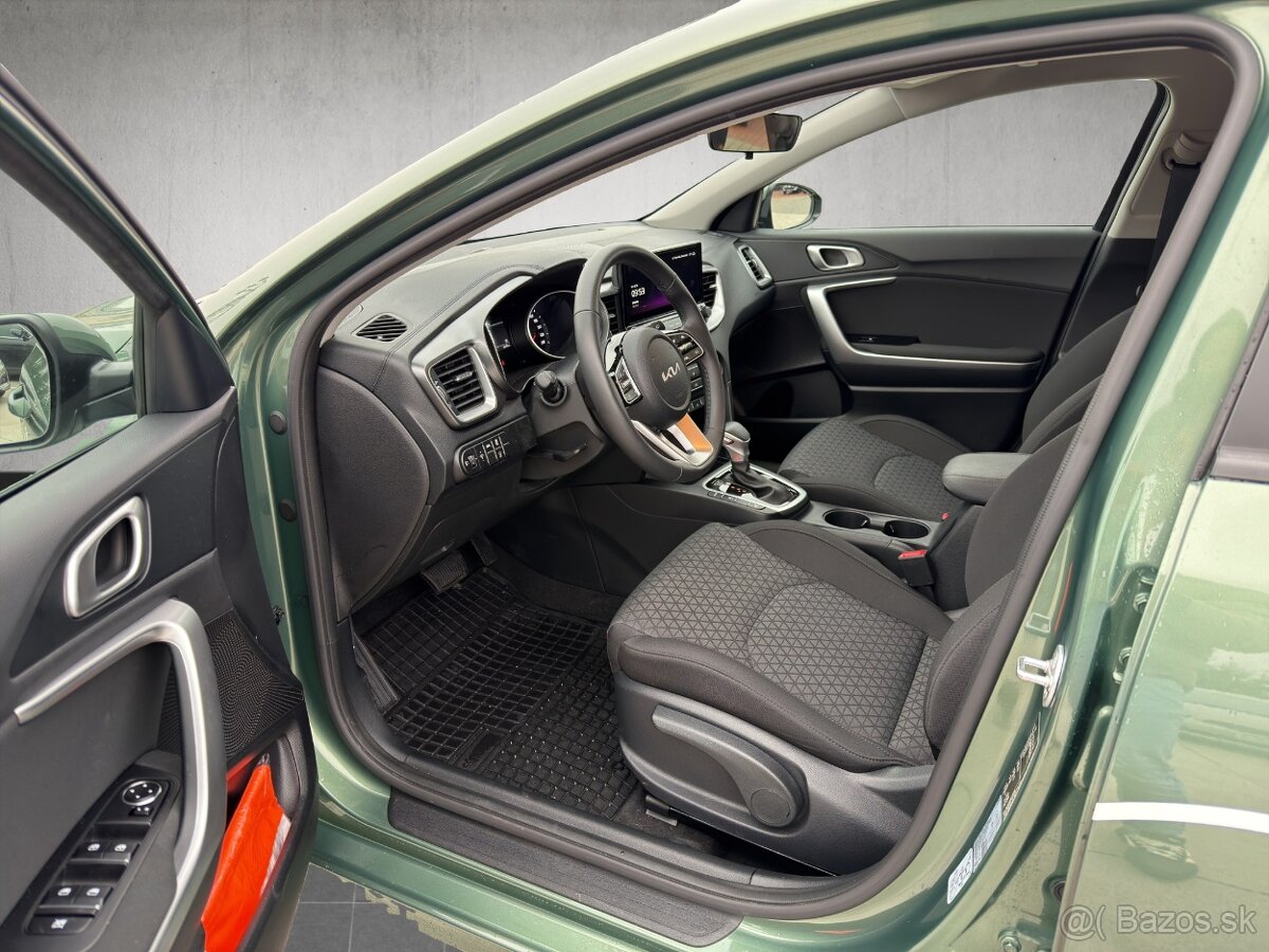 Kia Ceed SW 1.5 T-GDi Silver A/T - 10