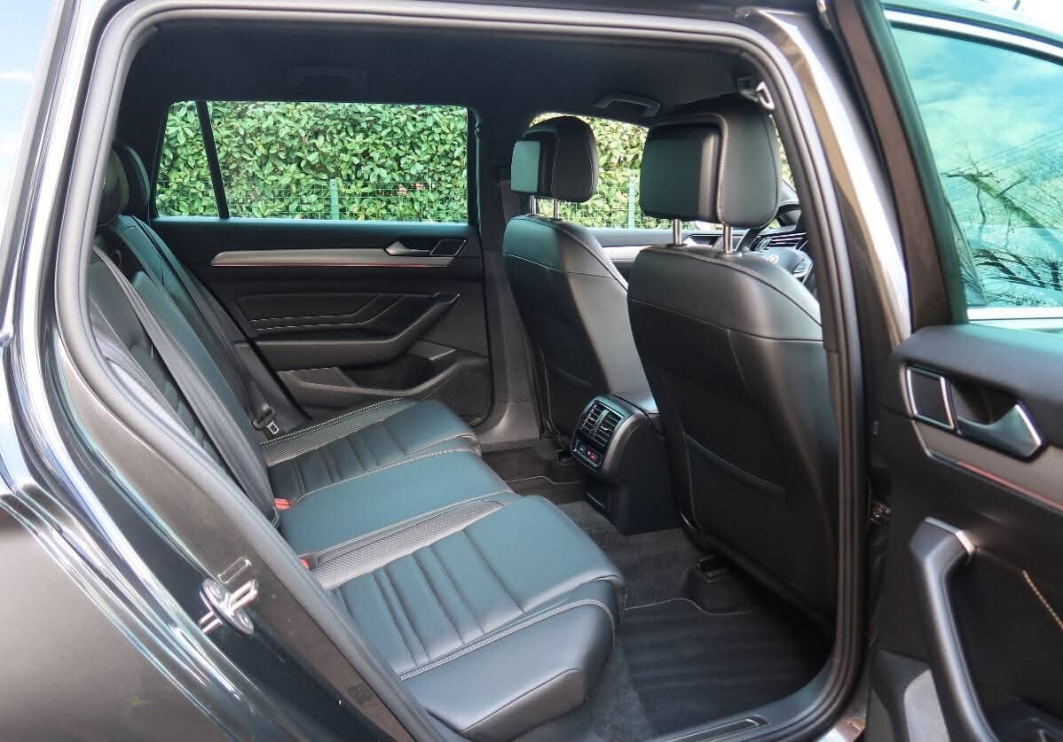 Passat Variant (Combi) 2,0 TDI R-line Full LED Matrix Ťažné - 10