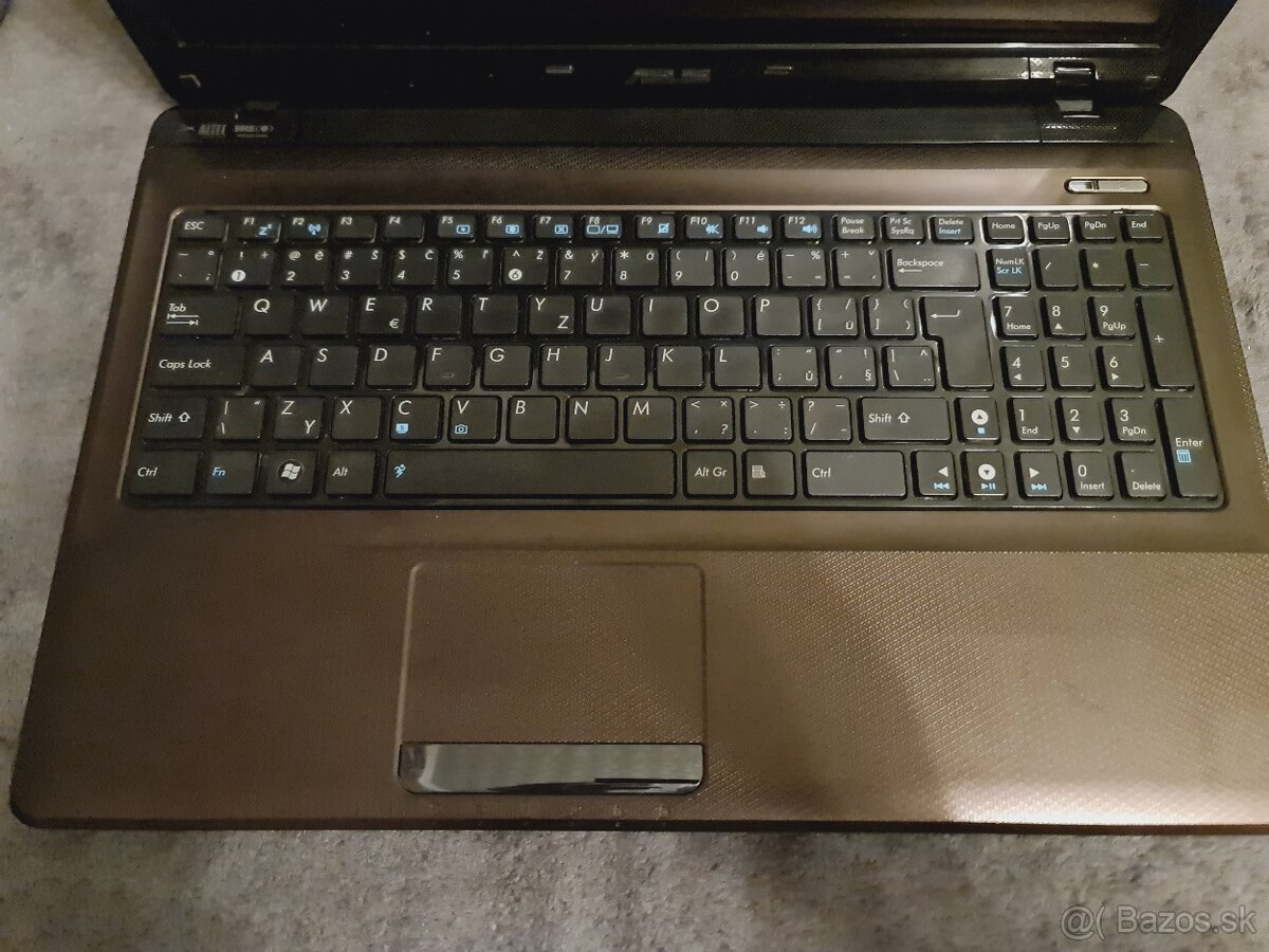 Asus A52J a Asus X52J - 10