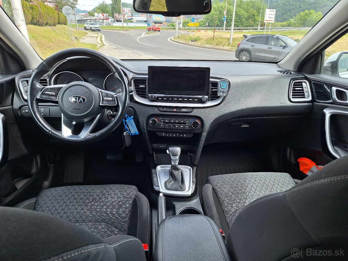 Kia Ceed SW 1.6 CRDi 136k Gold A/T r.v.2020, kúp. v SR - 10