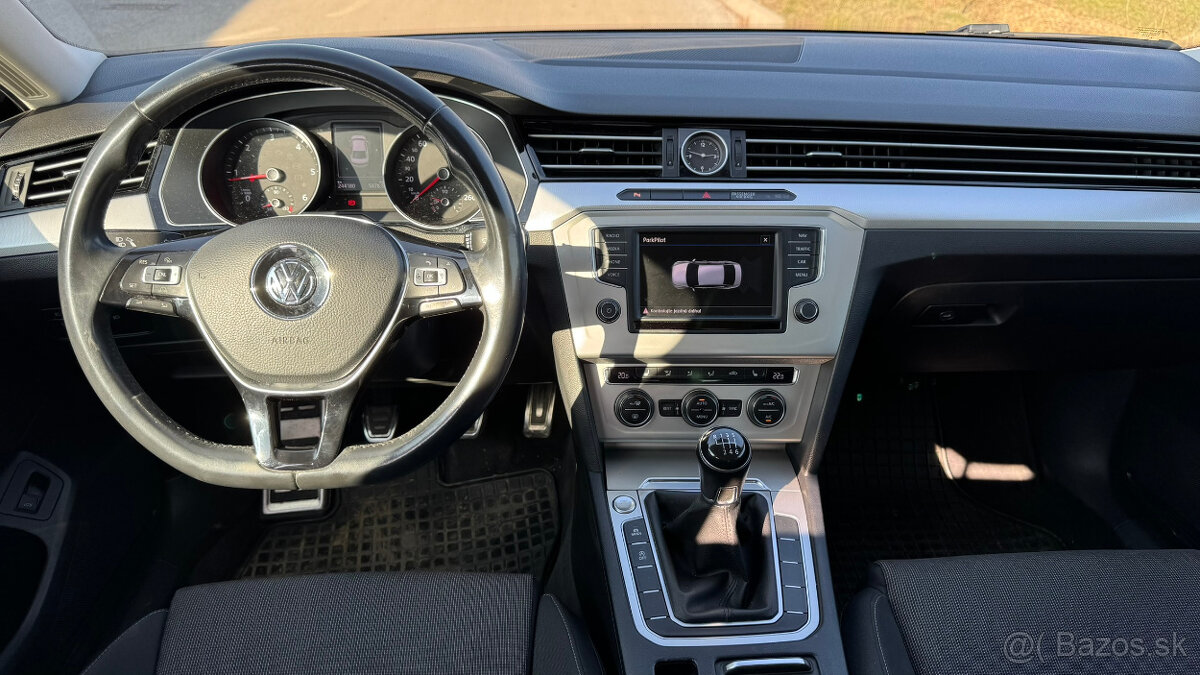 Volkswagen Passat 2.0 TDI BMT Trendline - 10
