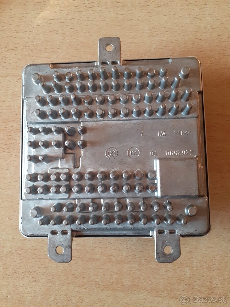 Riadiacia jednotka xenónu - 10